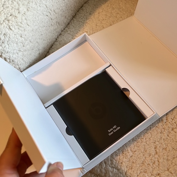 Beats By Dre Solo HD Headphones - Picture 12 of 12